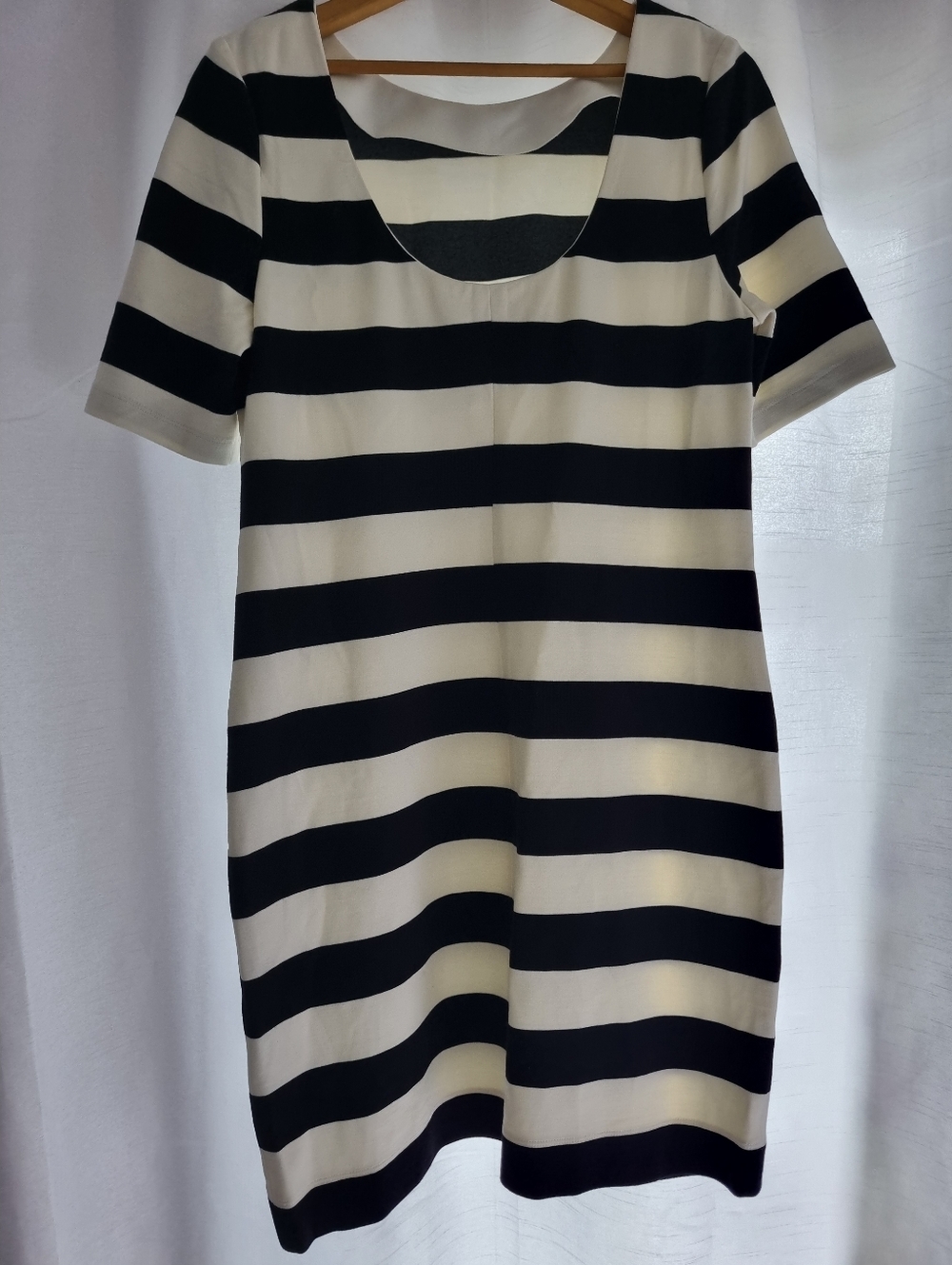 Banana Republic Black and Cream Striped Short Sleeve Dress.  Size 14.